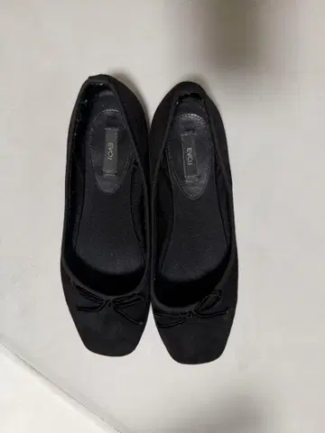 EVOA 블랙 리본 포함 플랫슈즈