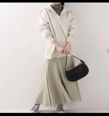 아이보리 리브 하이넥 스웨터