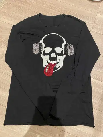 스컬 헤드폰 스톤 장식 긴팔 티셔츠