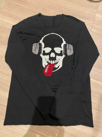스컬 헤드폰 스톤 장식 긴팔 티셔츠
