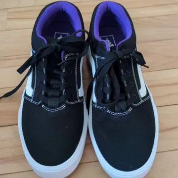 VANS 블랙/화이트/퍼플 스니커즈