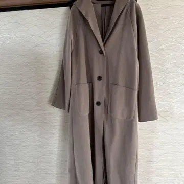 후드 부착 베이지 롱 코트