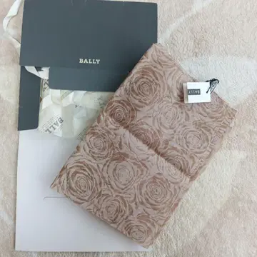 [가격 인하했습니다] BALLY 장미 꽃무늬 실크 스톨