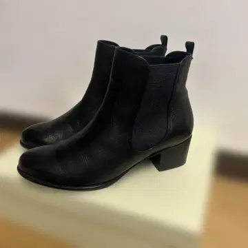 Pitti 블랙 가죽 사이드 고어 부츠 23cm