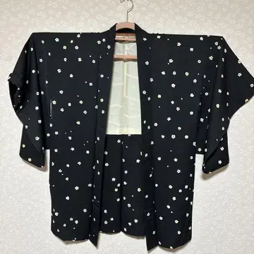 꽃무늬 블랙 컬러 겉옷 길이 약 80cm