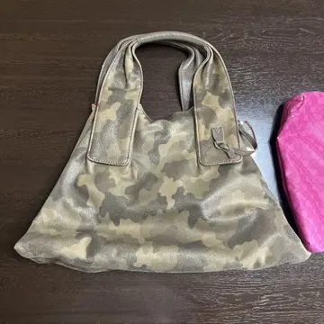 카모플라쥬 토트백과 핑크 숄더백 세트