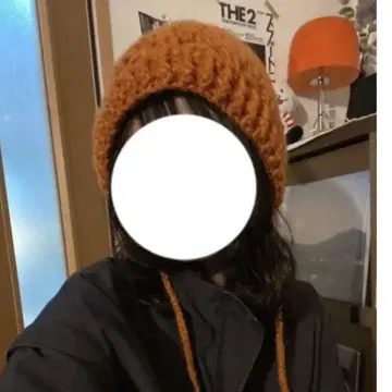 오렌지색 폼폼 니트 모자