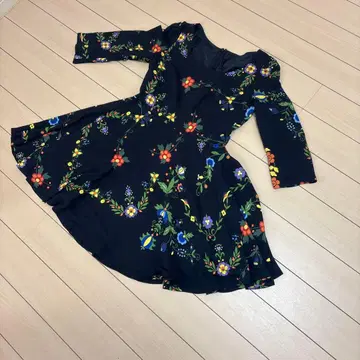 꽃무늬 긴팔 원피스 블랙 컬러 Cynthia Rowley