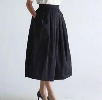 SHE Tokyo Anna 플레어 스커트 블랙