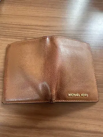 MICHAEL KORS 브라운 이단 접이식 지갑