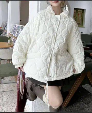 화이트 퀼팅 자켓
