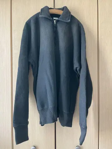 A.PRESSE 빈티지 하프 집 스웨트셔츠 블랙