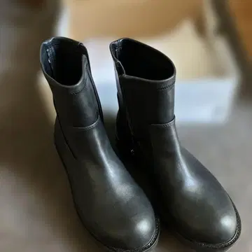 블랙 가죽 사이드 고어 부츠