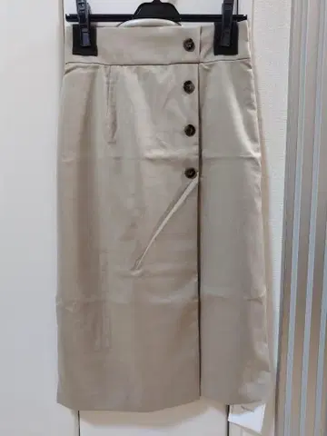새상품 마이 스트라다 어깨끈 포함 스커트 베이지