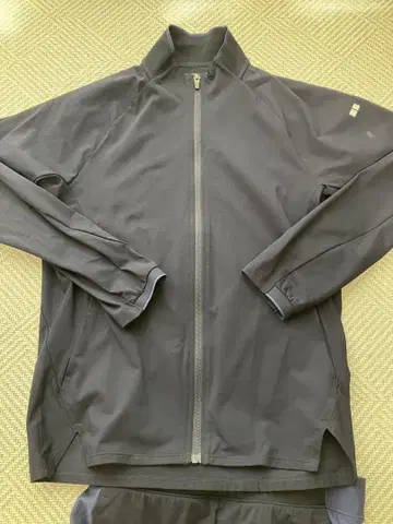 유니클로 스웨덴 애슬리트 울트라 스트레치 드라이 저지 상하의