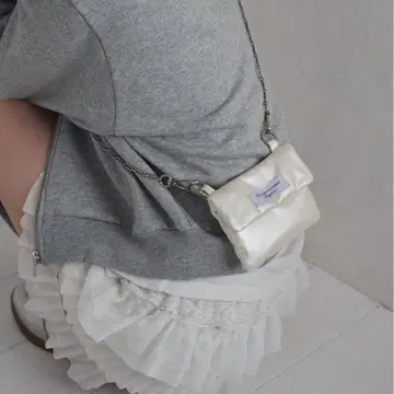 스미온 체인 컴팩트 파우치 백 화이트