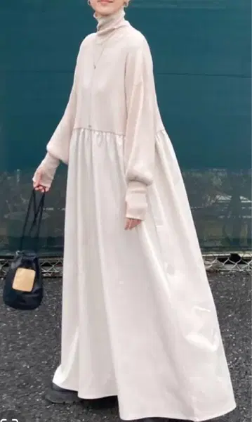 CORNERS by KR 손가락 구멍 하이넥 도킹 원피스 니트