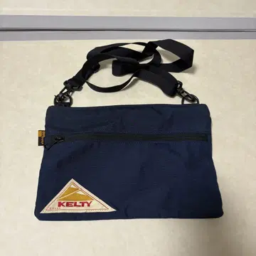 [새상품급] 현품 한정 KELTY 네이비 숄더백 사코슈