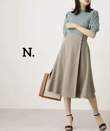 N. NATURAL BEAUTY BASIC 사이드 버튼 플레어 스커트 M