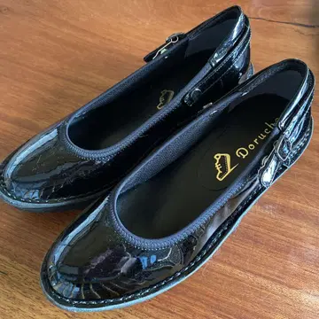 새상품 Doruche 블랙 에나멜 플랫슈즈 22.5cm