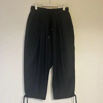 NOT CONVENTIONAL T/R balloon pant 사이즈 1