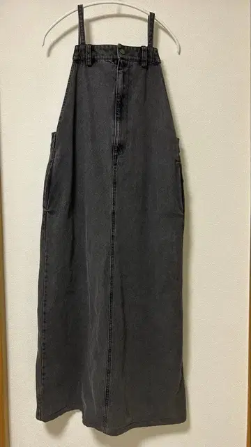 ROSIEE 블랙 데님 오버롤 스커트