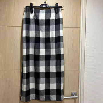 미사용 새상품 로트레아몽 블랙과 화이트 체크 무늬 롱 스커트