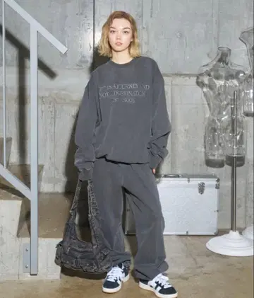 JUST A NOON 로고 자수 크루넥 셋업