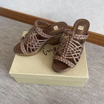 브라운 뜨개질 디자인 웨지힐 샌들