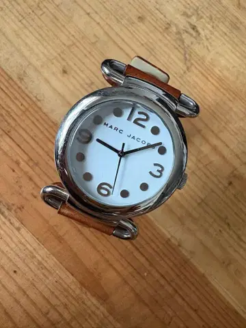 MARC JACOBS 아날로그 손목시계 화이트