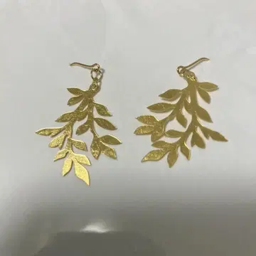 nekonekodesign 겨우살이 모티브 귀걸이