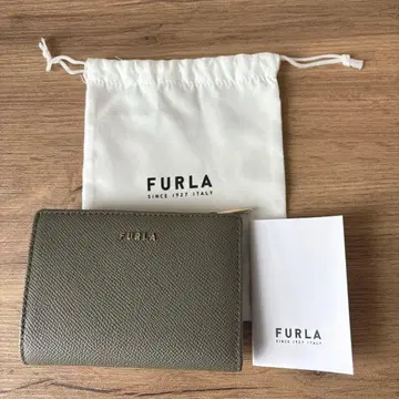 FURLA 카키 접이식 지갑 훌라