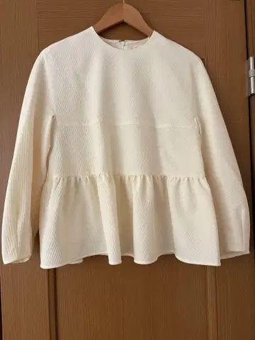 Ballisey 아이보리 페플럼 셔츠 긴팔