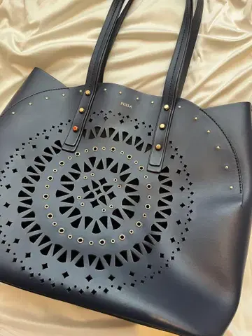 우가키 미사토 FURLA 오로라 한정판 디자인 네이비 토트백