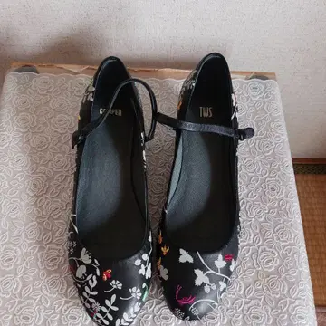 CAMPERGASPER 꽃무늬 하이힐 블랙