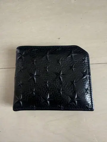 JIMMY CHOO 블랙 별 모양 엠보싱 접이식 지갑