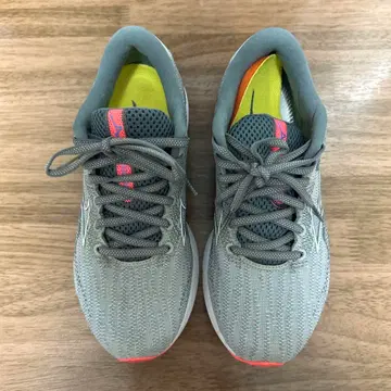 미즈노 러닝화 23.0cm