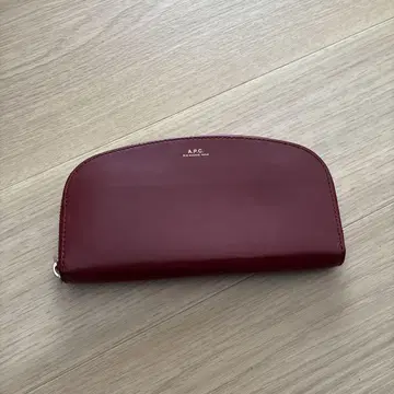 A.P.C. 버건디 가죽 장지갑