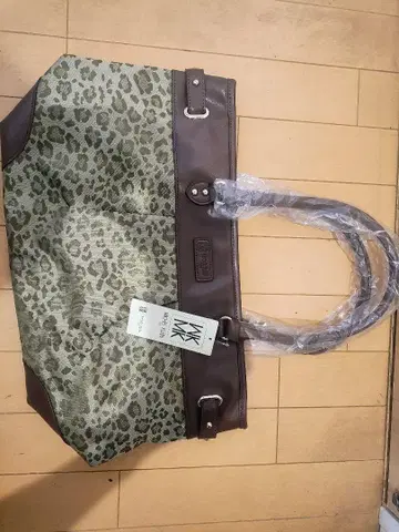 레오파드 무늬 토트백 미쉘클랑