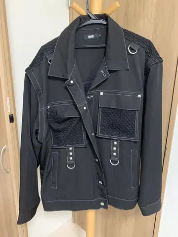 블랙 테일러드 자켓 포켓 부착