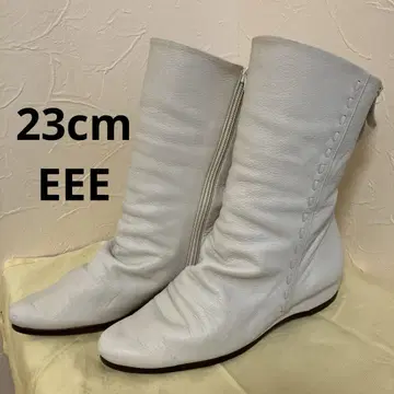 화이트 가죽 숏부츠