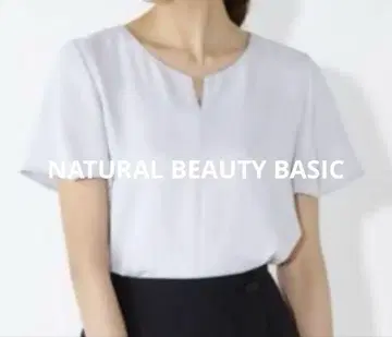 새상품 내추럴 뷰티 베이직 키넥 플레어 슬리브 블라우스