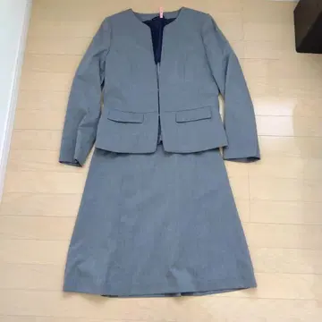 그레이 노카라 스커트 수트