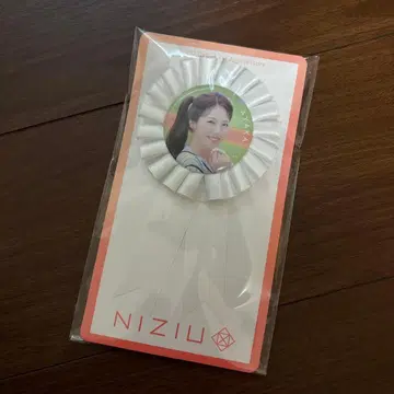 NiziU 아야카 로제트 캔 배지
