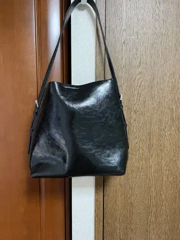ZARA 심플 블랙 핸드백