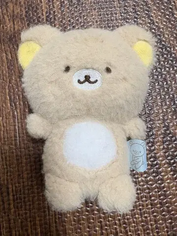 리락쿠마 앉아있는 냐