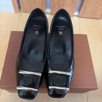 success walk 블랙 버클 펌프스