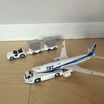ANA 787 미니카 세트 트럭 포함