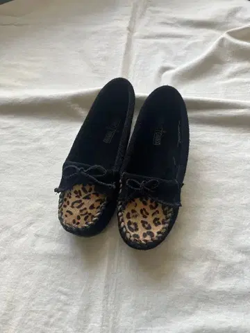 MINNETONKA 레오파드 모카신