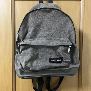 EASTPAK 그레이 백팩